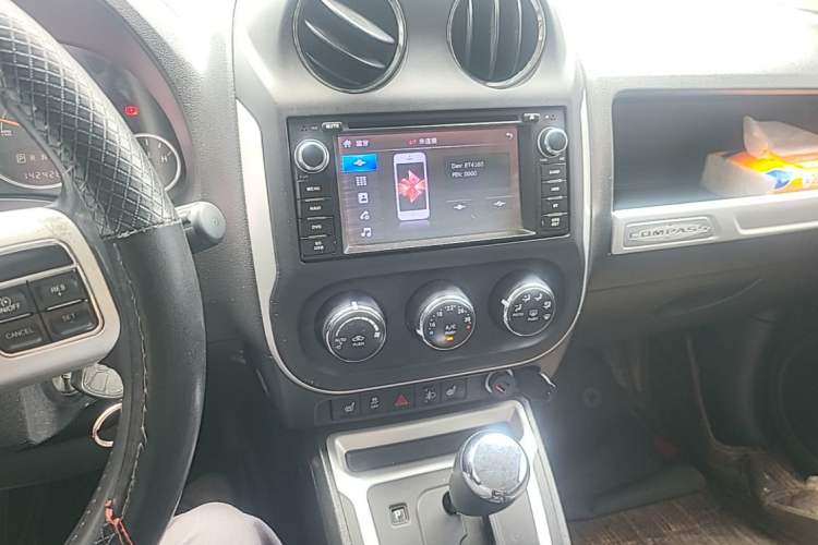 Used Jeep Compass 2014 Revised Version 2.4L Four-Wheel Drive Luxury Edition Audio And AC Panel