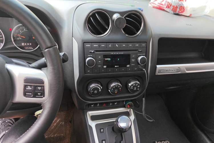 Used Jeep Compass 2014 Revised Version 2.4L Four-Wheel Drive Luxury Edition Audio And AC Panel