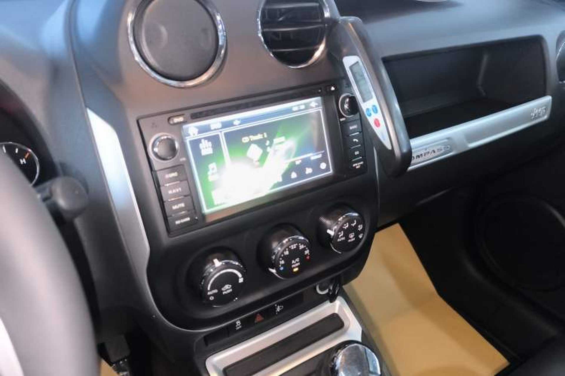 Used Jeep Compass 2014 Revised Version 2.4L Four-Wheel Drive Comfort Edition Audio And AC Panel