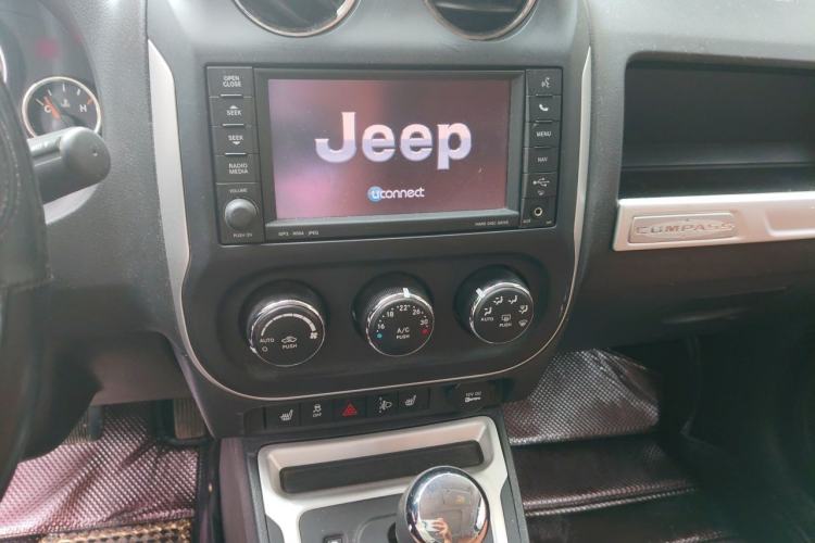 Used Jeep Compass 2014 Revised Version 2.4L Four-Wheel Drive Luxury Edition Audio And AC Panel
