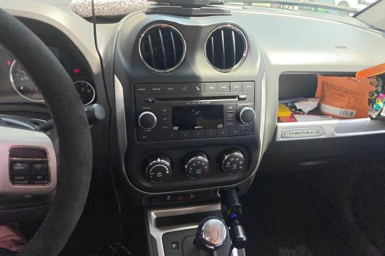 Used Jeep Compass 2014 2.4L Four-Wheel Drive Serpentine Collection Edition Audio And AC Panel