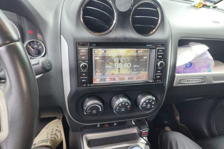 Used Jeep Compass 2014 Revised Version 2.4L Four-Wheel Drive Comfort Edition Audio And AC Panel
