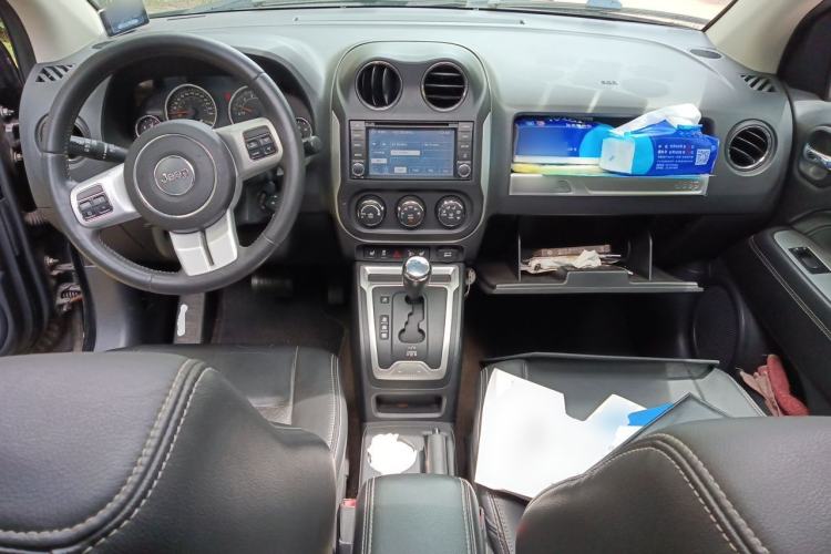 Used Jeep Compass 2014 Revised Version 2.0L Two-Wheel Drive Elite Edition Center Console