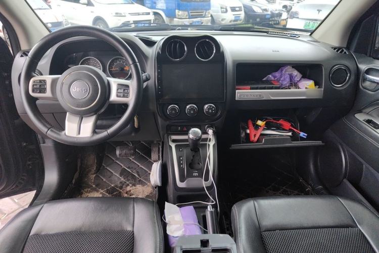 Used Jeep Compass 2014 Revised Version 2.4L Four-Wheel Drive Comfort Edition Center Console