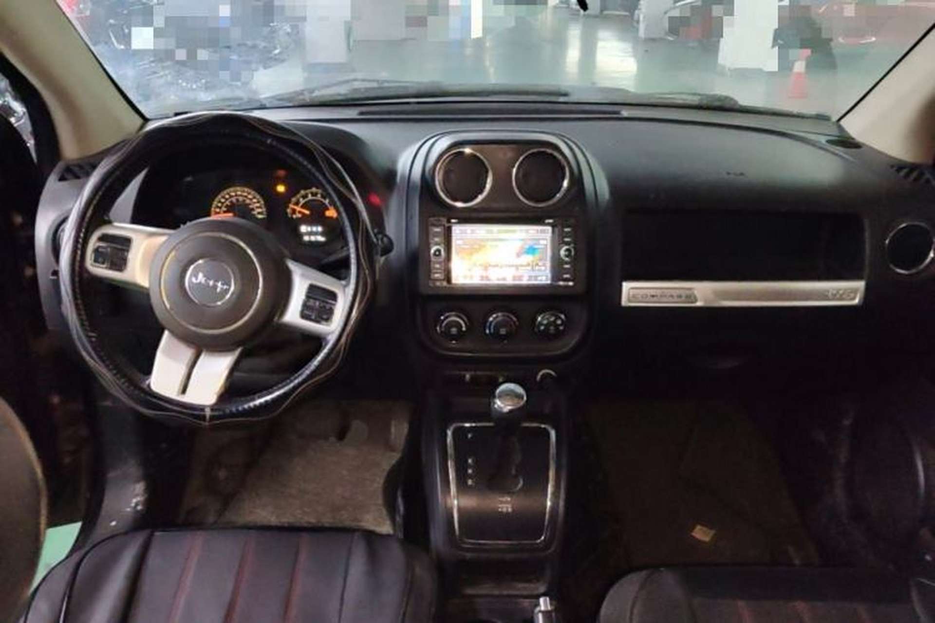 Used Jeep Compass 2014 2.0L two-wheel drive sport version Center Console
