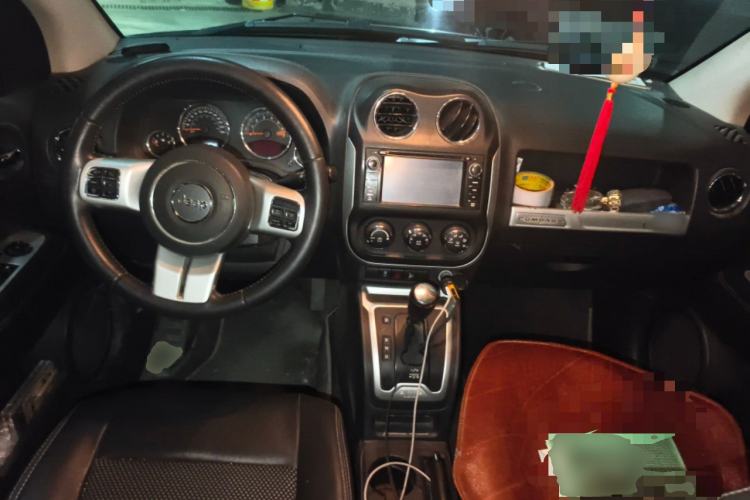 Used Jeep Compass 2014 Revised Version 2.4L Four-Wheel Drive Comfort Edition Center Console