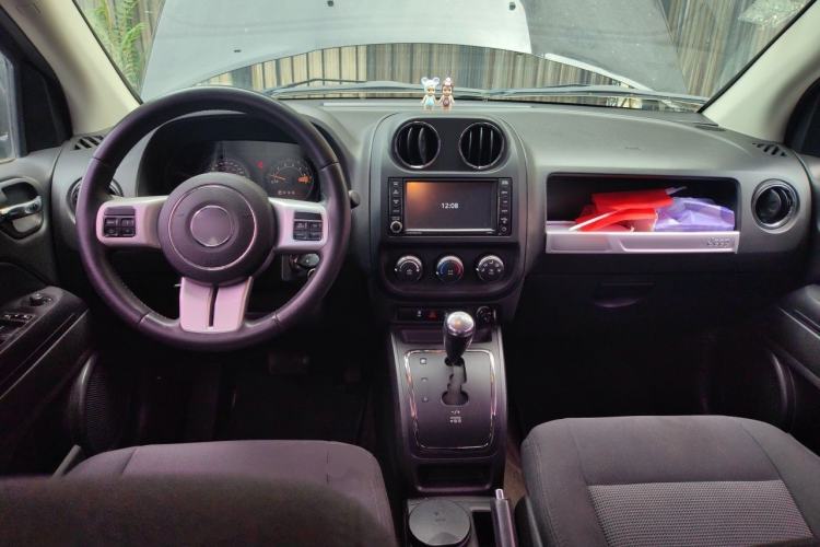 Used Jeep Compass 2014 Revised Version 2.0L Two-Wheel Drive Entry-Level Edition Center Console