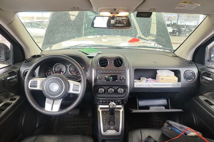 Used Jeep Compass 2014 Revised Version 2.4L Four-Wheel Drive Luxury Edition Center Console