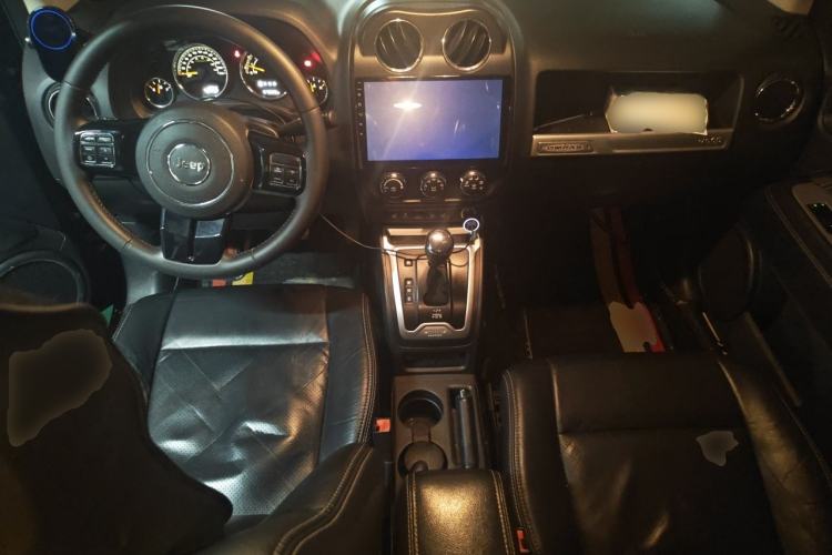 Used Jeep Compass 2014 Revised Version 2.0L Two-Wheel Drive Elite Edition Center Console