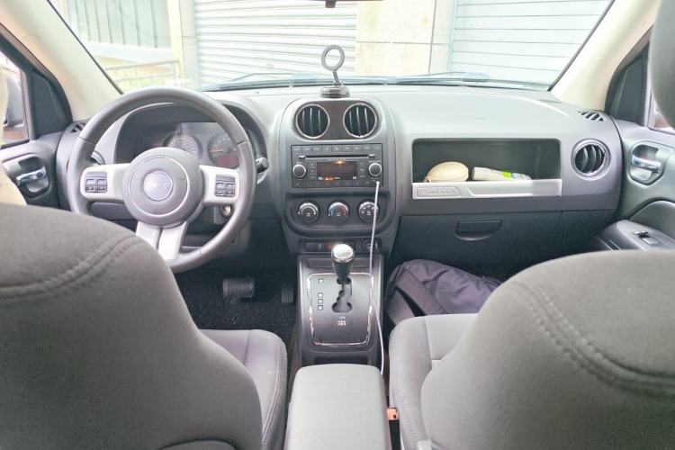 Used Jeep Compass 2014 Revised Version 2.0L Two-Wheel Drive Entry-Level Edition Center Console