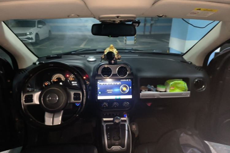 Used Jeep Compass 2014 Revised Version 2.0L Two-Wheel Drive Elite Edition Center Console