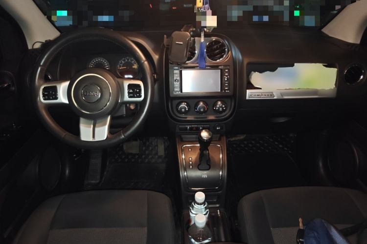 Used Jeep Compass 2014 Revised Version 2.0L Two-Wheel Drive Entry-Level Edition Center Console