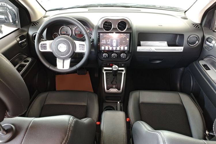 Used Jeep Compass 2014 Revised Version 2.4L Four-Wheel Drive Comfort Edition Center Console