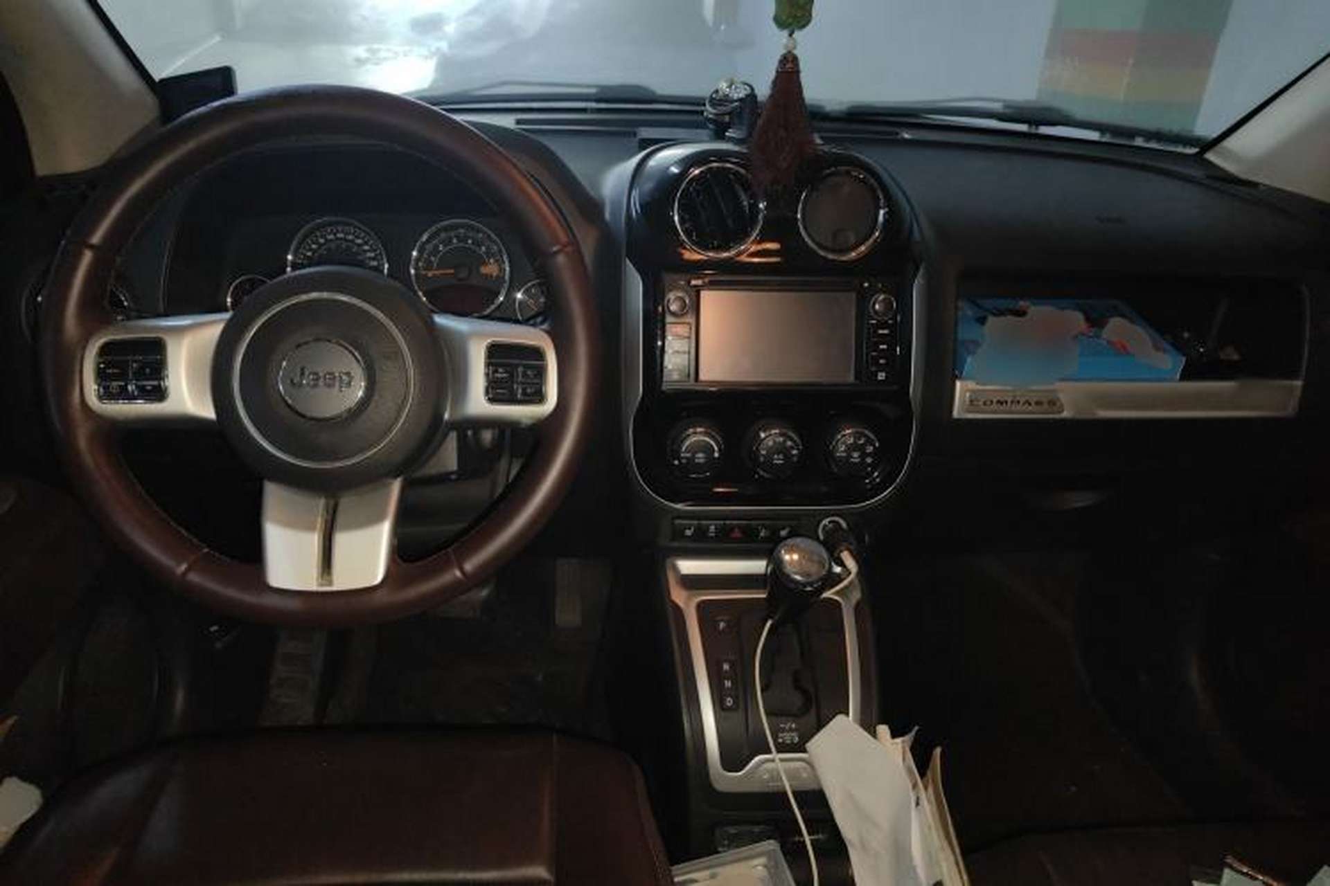 Used Jeep Compass 2014 2.0L two-wheel drive luxury version Center Console