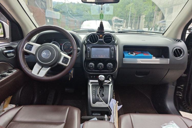 Used Jeep Compass  Center Console