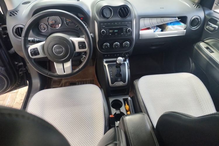 Used Jeep Compass 2014 Revised Version 2.4L Four-Wheel Drive Luxury Edition Center Console