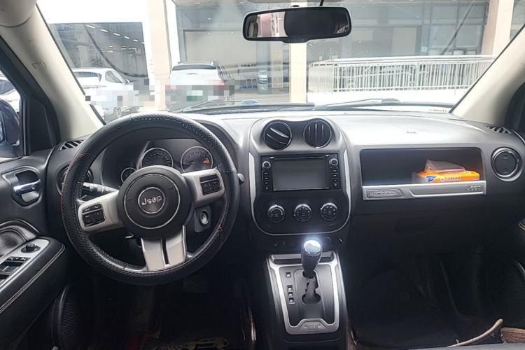 Used Jeep Compass 2014 Revised Version 2.4L Four-Wheel Drive Luxury Edition Center Console