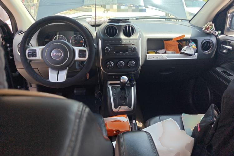 Used Jeep Compass 2014 2.4L Four-Wheel Drive Serpentine Collection Edition Center Console