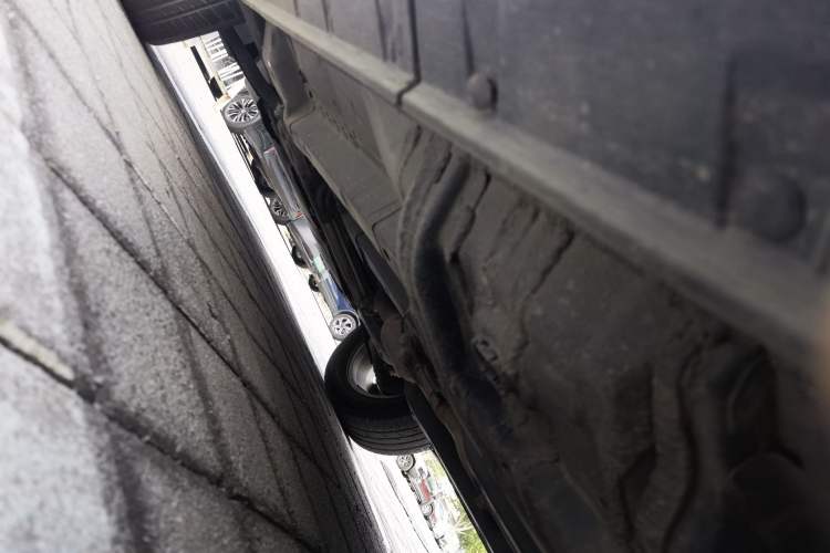 Used Jeep Compass 2014 2.4L four-wheel drive sport version Chassis Rear Left
