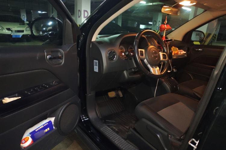 Used Jeep Compass 2014 2.0L two-wheel drive sport version Driver Seat