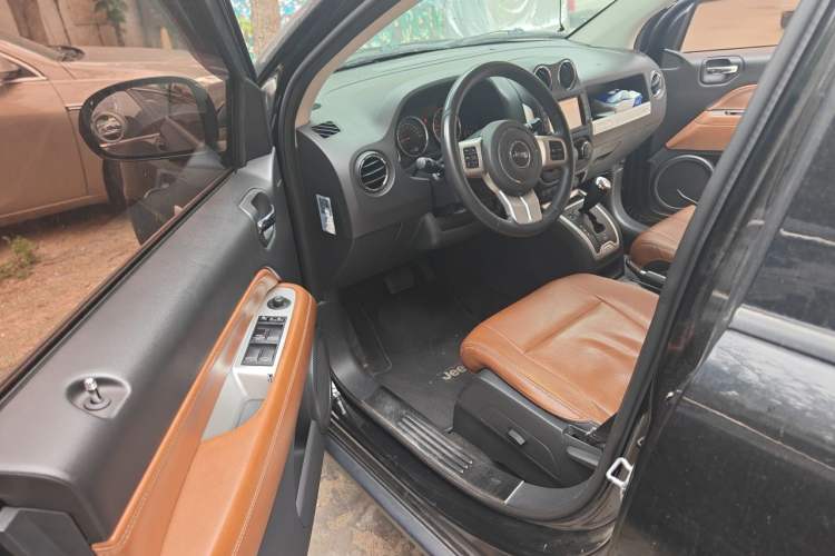 Used Jeep Compass 2014 2.4L four-wheel drive luxury version Driver Seat