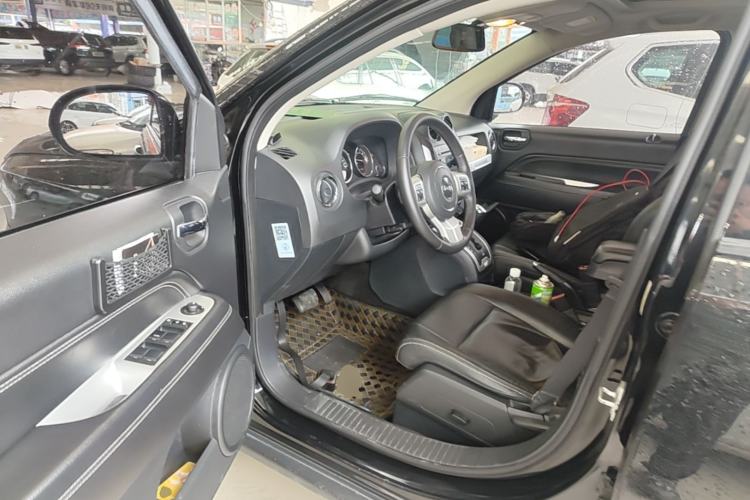 Used Jeep Compass 2014 Revised Version 2.4L Four-Wheel Drive Luxury Edition Driver Seat