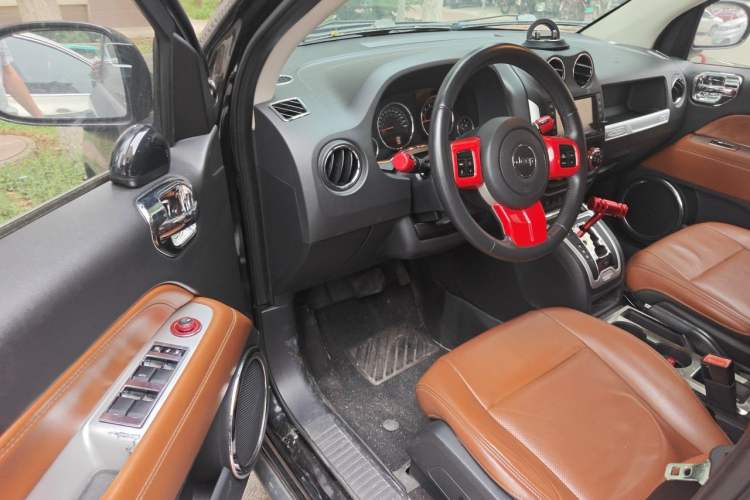 Used Jeep Compass 2014 2.4L four-wheel drive luxury navigation version Driver Seat