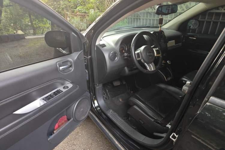 Used Jeep Compass 2014 2.0L two-wheel drive luxury version Driver Seat
