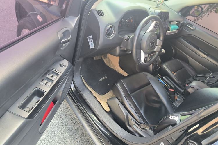 Used Jeep Compass 2014 2.0L two-wheel drive sport version Driver Seat