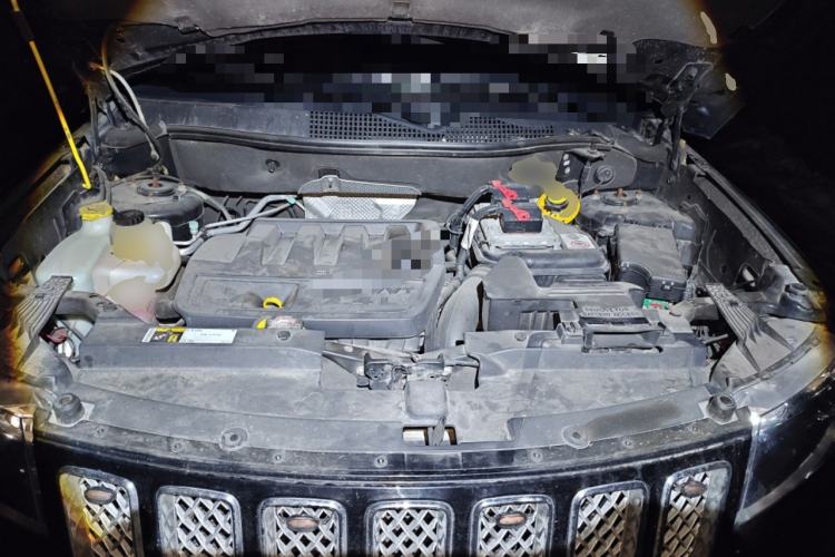 Used Jeep Compass 2014 2.4L four-wheel drive luxury navigation version Engine Bay