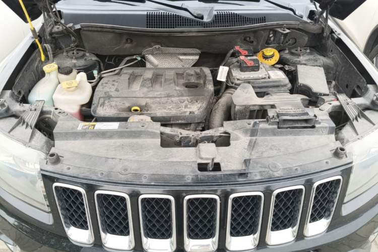 Used Jeep Compass 2014 Revised Version 2.4L Four-Wheel Drive Comfort Edition Engine Bay