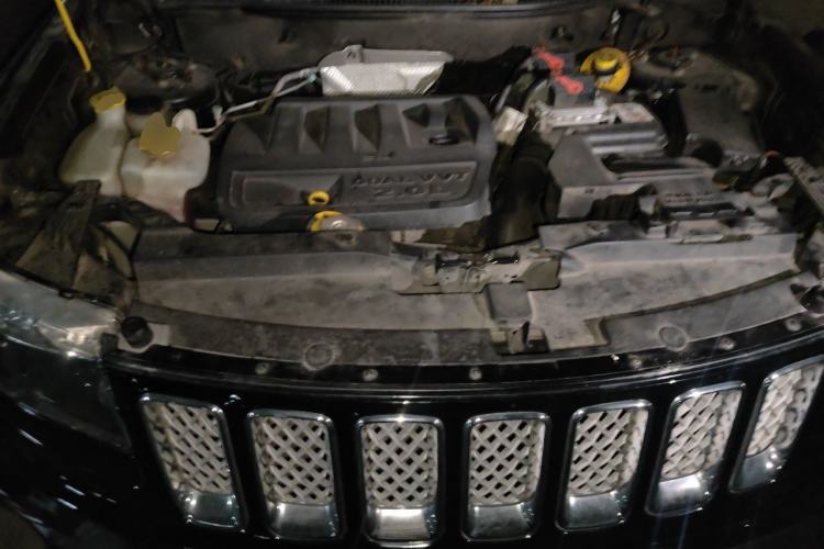 Used Jeep Compass 2014 2.0L two-wheel drive luxury version Engine Bay