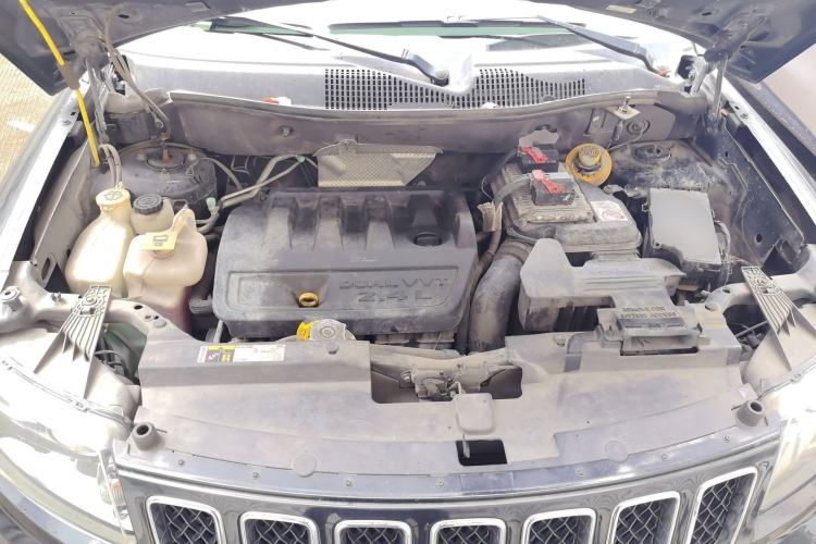 Used Jeep Compass 2014 2.4L four-wheel drive sport version Engine Bay