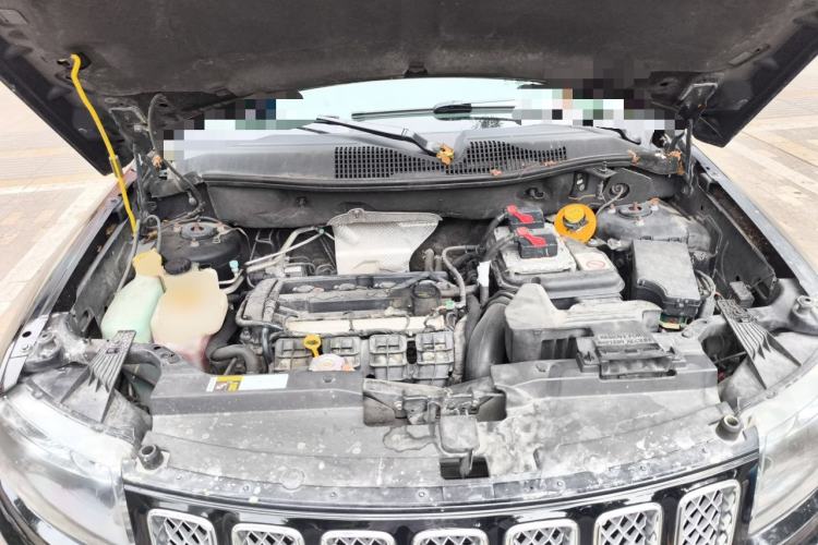 Used Jeep Compass 2014 2.4L four-wheel drive luxury version Engine Bay