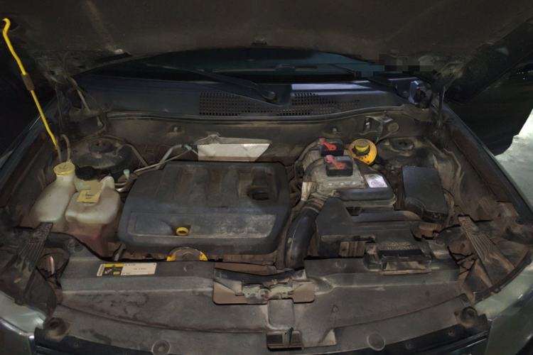 Used Jeep Compass 2014 2.0L two-wheel drive sport version Engine Bay