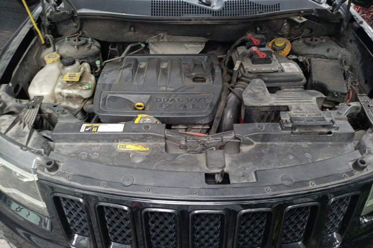 Used Jeep Compass 2014 Revised Version 2.4L Four-Wheel Drive Comfort Edition Engine Bay