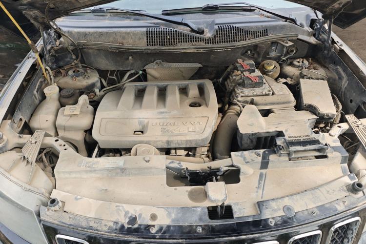 Used Jeep Compass 2014 2.4L four-wheel drive sport version Engine Bay