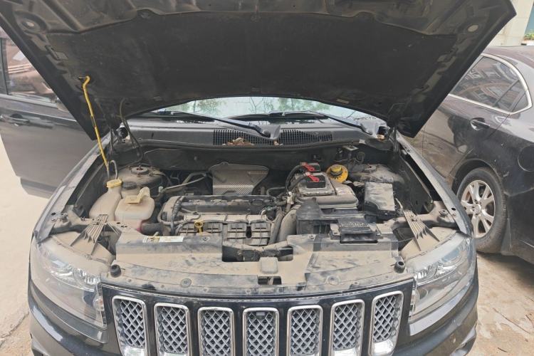 Used Jeep Compass 2014 2.4L four-wheel drive luxury version Engine Bay