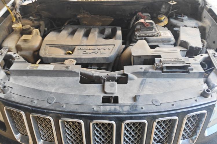 Used Jeep Compass 2014 2.4L four-wheel drive luxury version Engine Bay