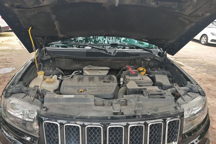 Used Jeep Compass 2014 Revised Version 2.4L Four-Wheel Drive Comfort Edition Engine Bay