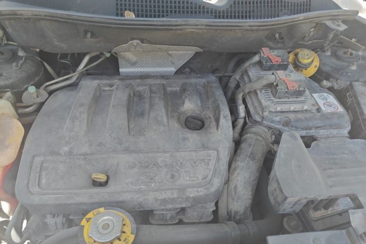 Used Jeep Compass 2014 2.0L two-wheel drive sport version Engine Bay