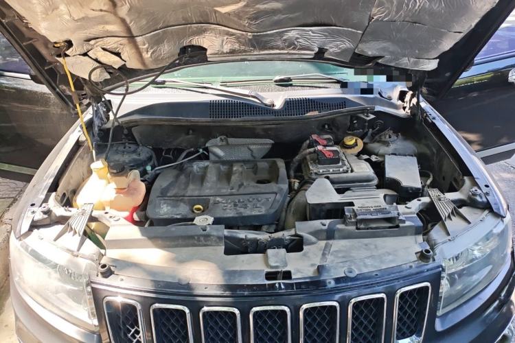 Used Jeep Compass 2014 2.4L four-wheel drive sport version Engine Bay