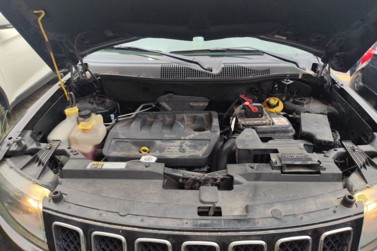 Used Jeep Compass 2014 Revised Version 2.0L Two-Wheel Drive Entry-Level Edition Engine Bay