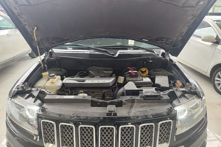 Used Jeep Compass 2014 Revised Version 2.4L Four-Wheel Drive Luxury Edition Engine Bay