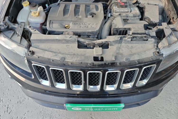Used Jeep Compass 2014 2.4L four-wheel drive sport version Engine Bay
