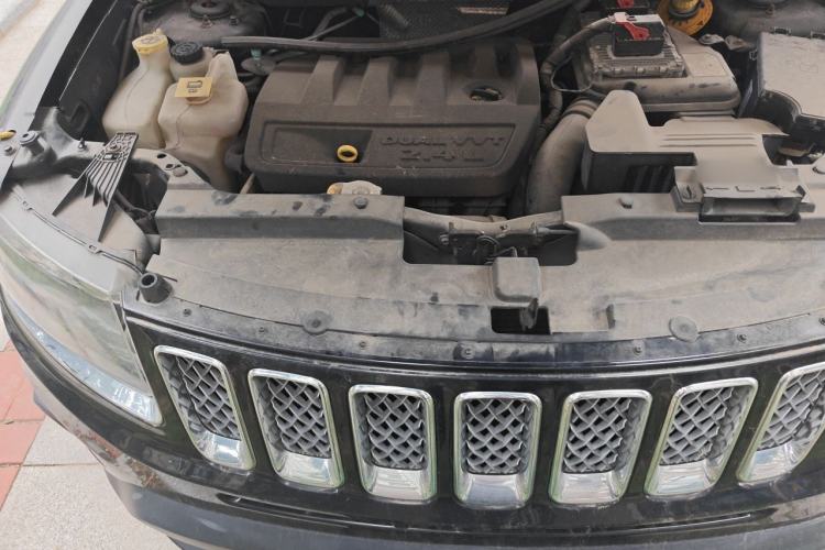 Used Jeep Compass 2014 2.4L four-wheel drive luxury navigation version Engine Bay