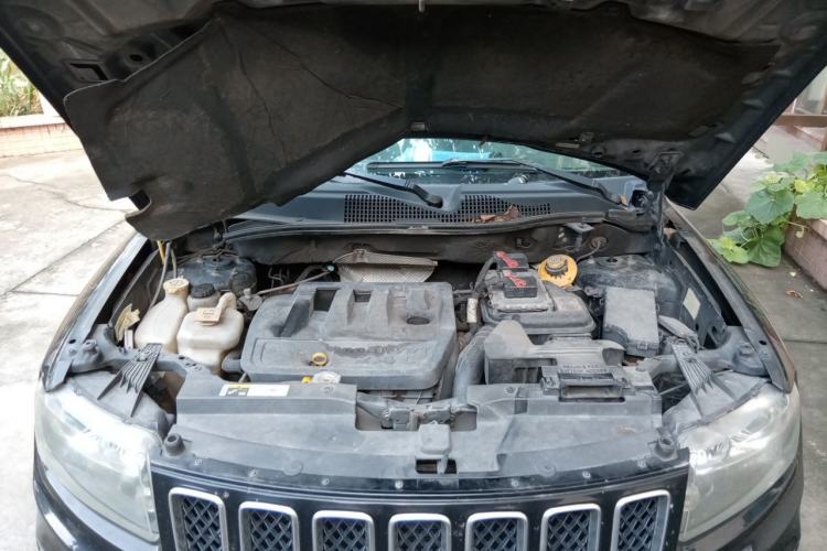 Used Jeep Compass 2014 Revised Version 2.4L Four-Wheel Drive Comfort Edition Engine Bay
