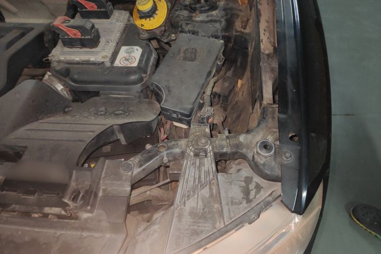 Used Jeep Compass 2014 Revised Version 2.4L Four-Wheel Drive Comfort Edition Engine Bay Left
