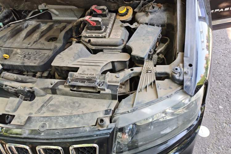 Used Jeep Compass 2014 2.4L four-wheel drive sport version Engine Bay Left