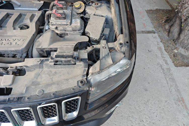 Used Jeep Compass 2014 2.4L four-wheel drive sport version Engine Bay Left